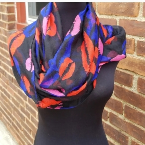 S.WA.K‎ lipstick lips scarf NWOT - Picture 6 of 6